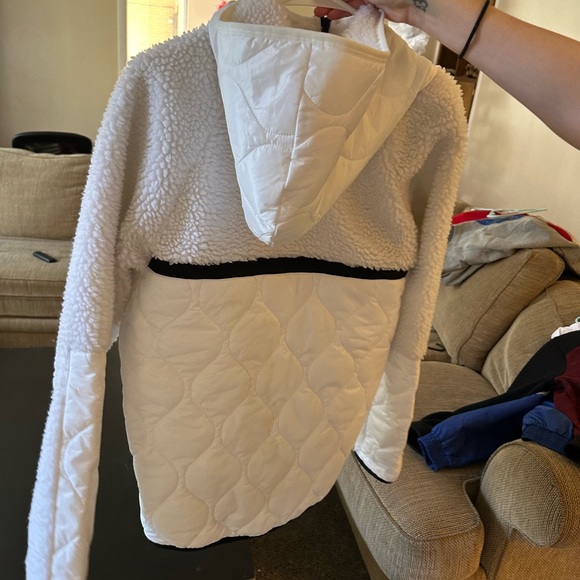 Nike jacket size large very warm - Picture 2 of 2